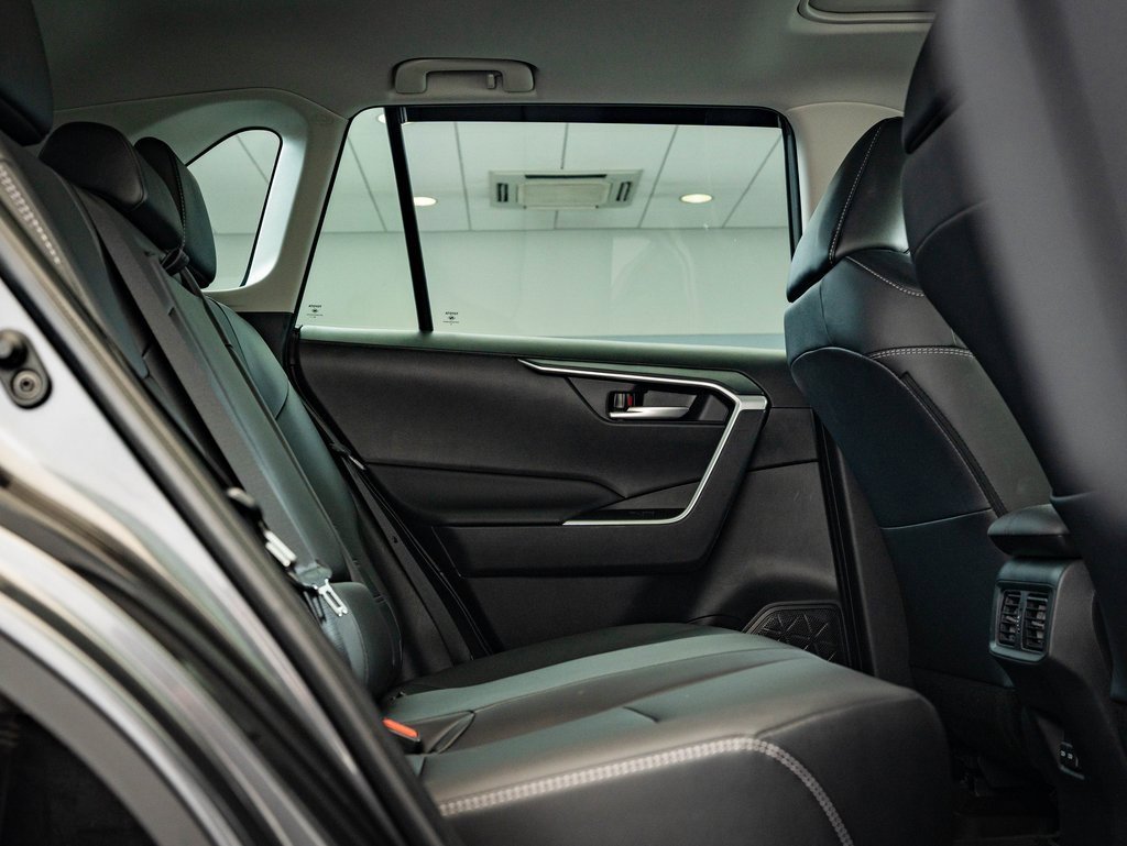 2025 Toyota RAV4 XLE Premium photo 31