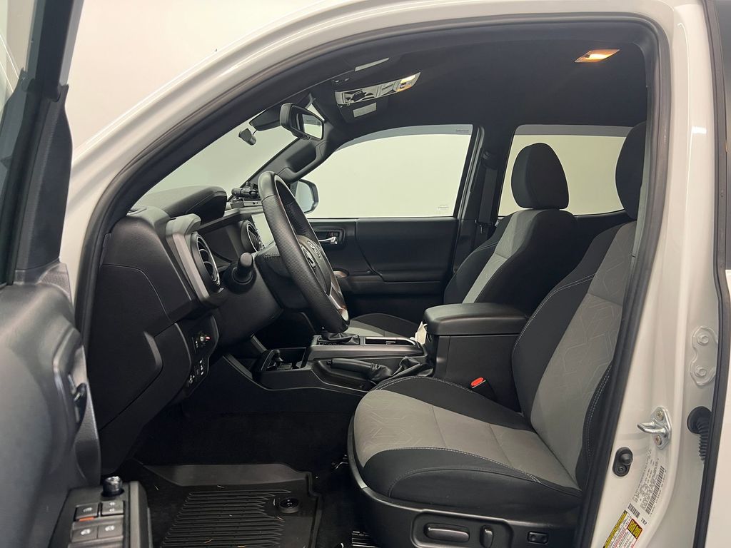 2023 Toyota Tacoma TRD V6 photo 4