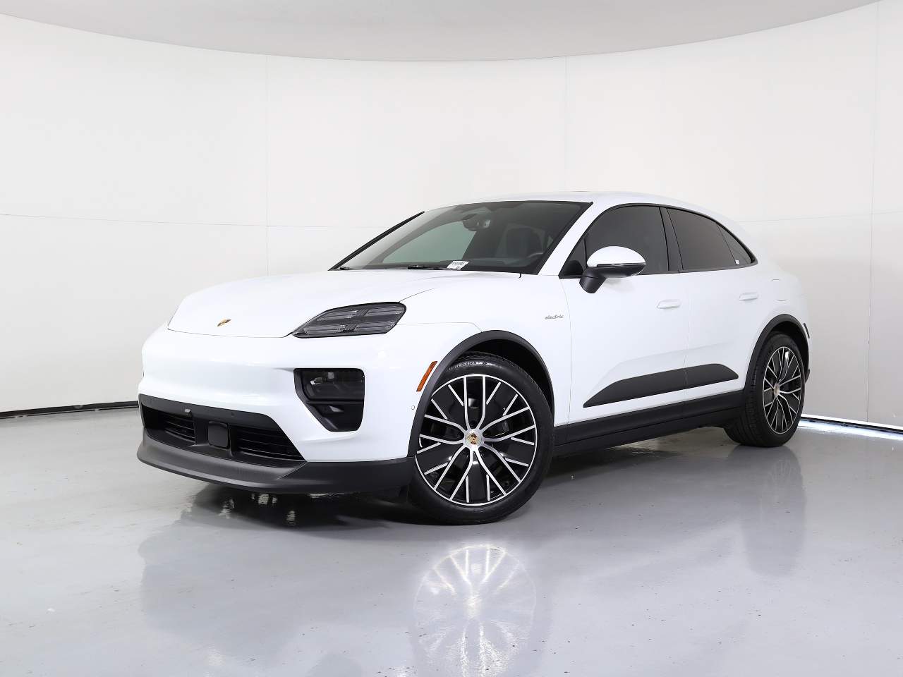 2025 Porsche Macan Base's photo