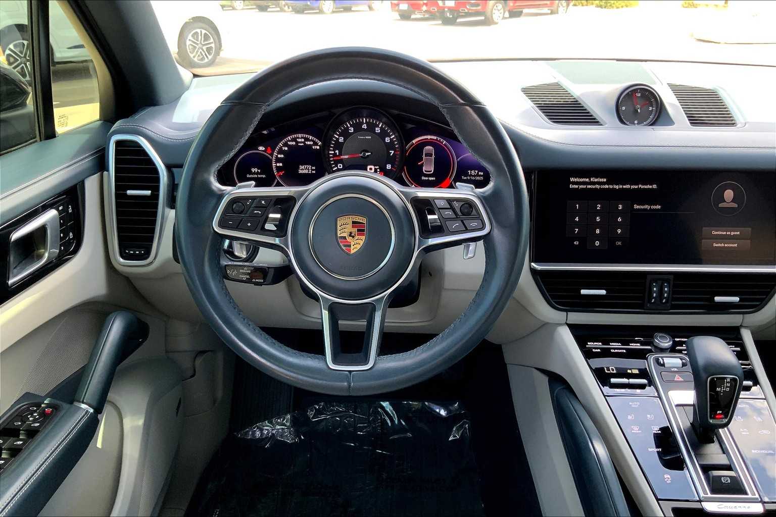 2022 Porsche Cayenne Base photo 5