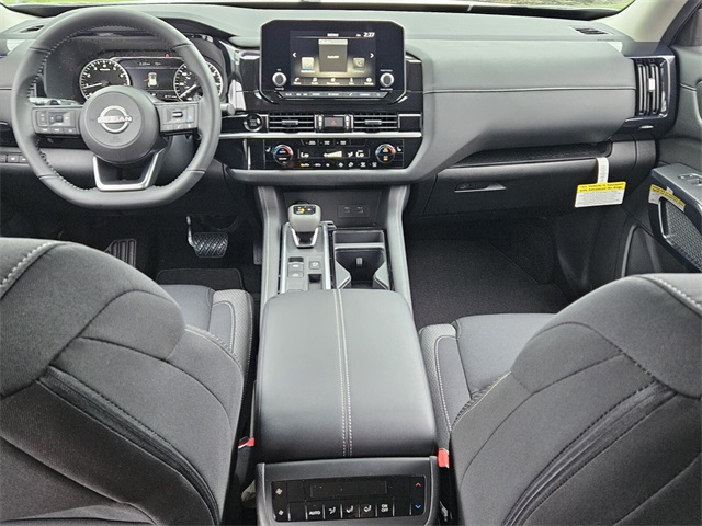 2025 Nissan Pathfinder SV photo 7