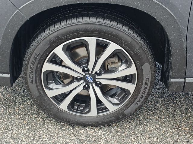 2023 Subaru Forester Limited photo 25