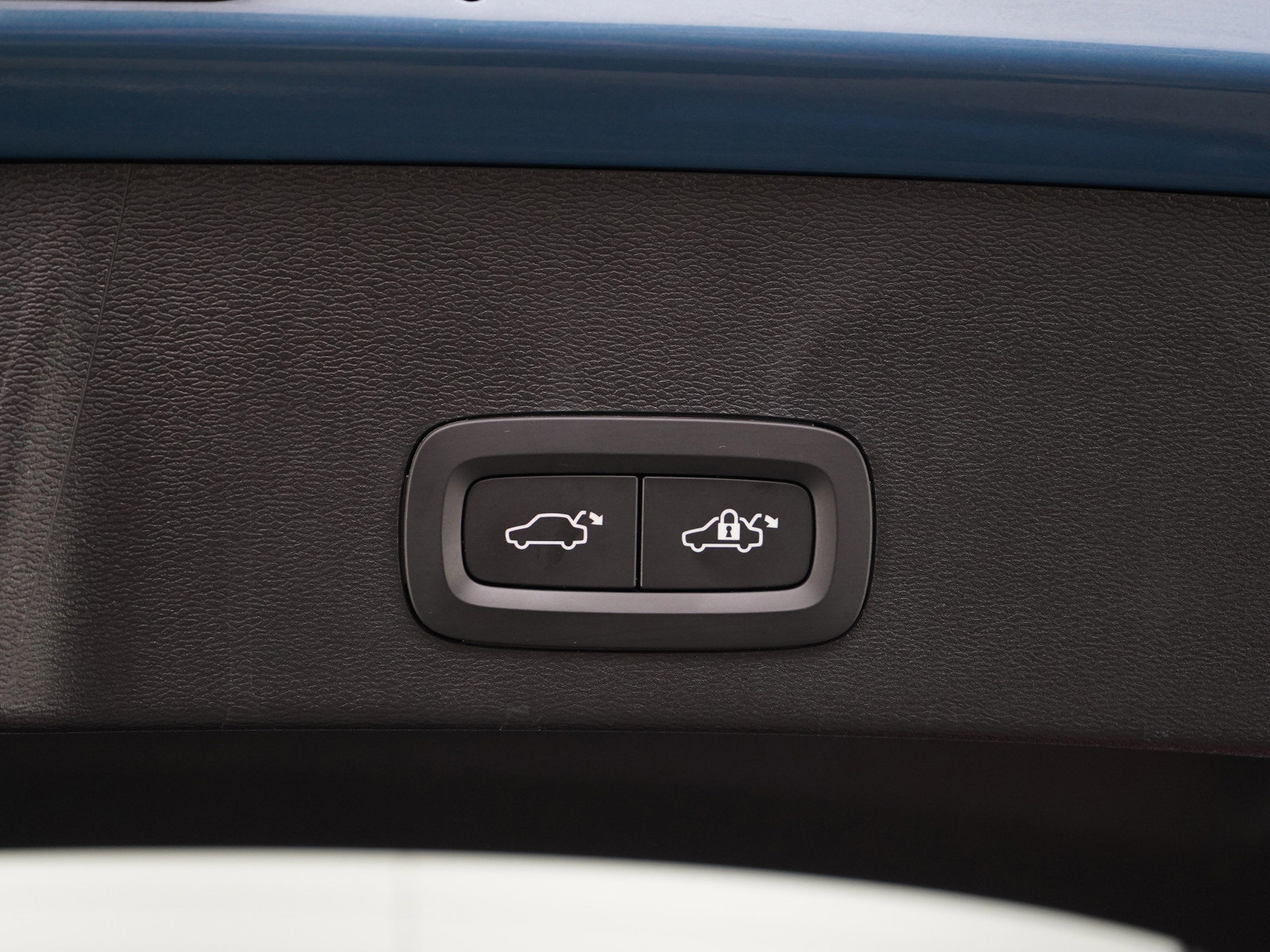 2023 Volvo XC40 Recharge Twin Plus photo 16