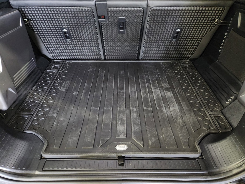 2024 Land Rover Defender 110 S photo 28