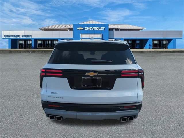 2026 Chevrolet Traverse photo 3