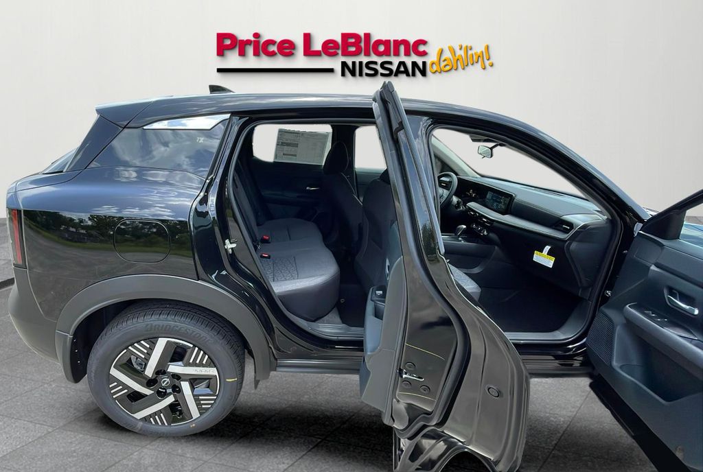 2025 Nissan Kicks SV photo 11