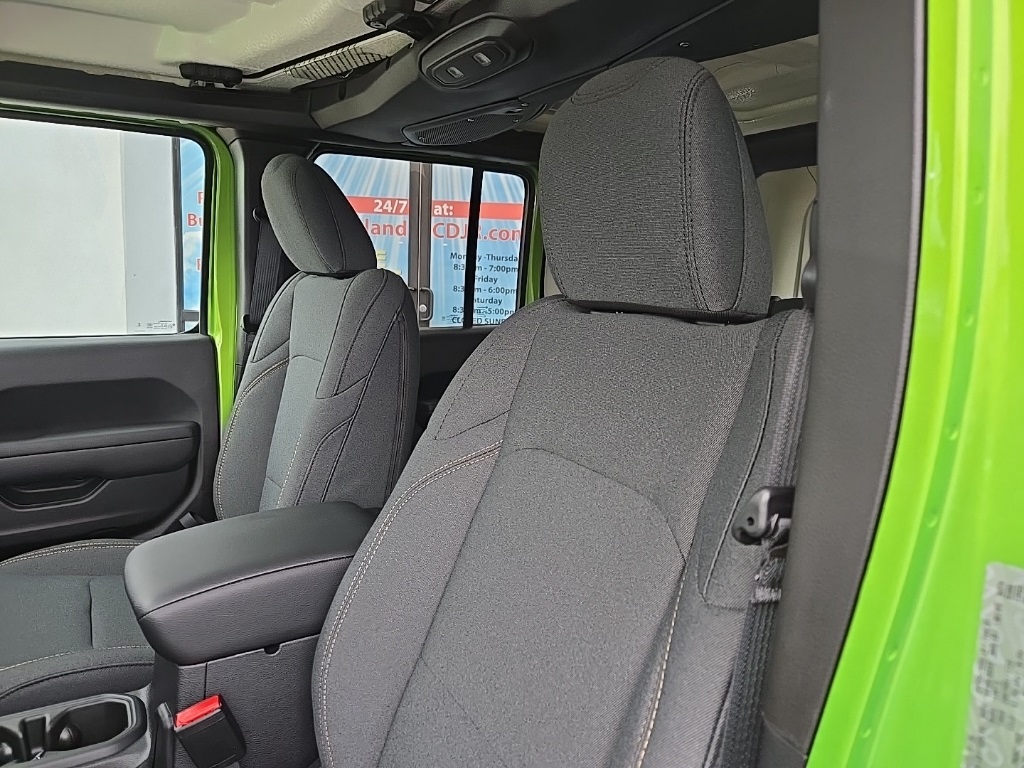 2025 Jeep Wrangler Sport S photo 31