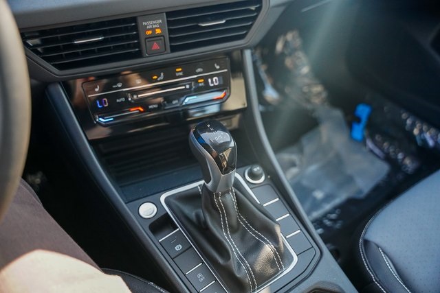 2025 Volkswagen Jetta 1.5T SE photo 16