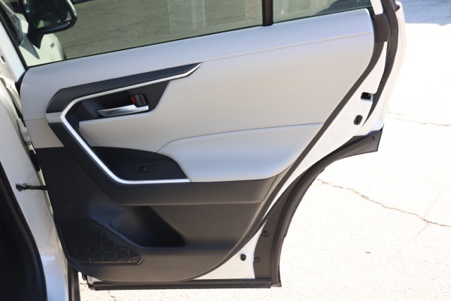 2021 Toyota RAV4 Hybrid XLE Premium photo 17