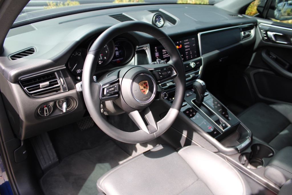 2024 Porsche Macan Base photo 4