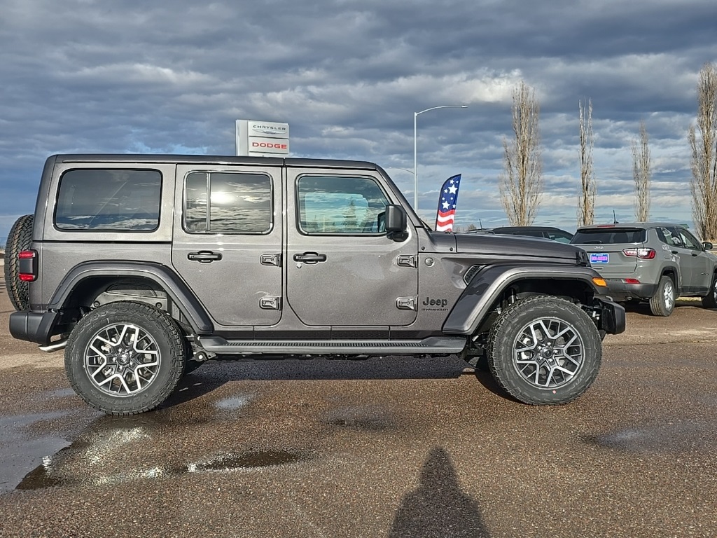 2025 Jeep Wrangler Sahara photo 8