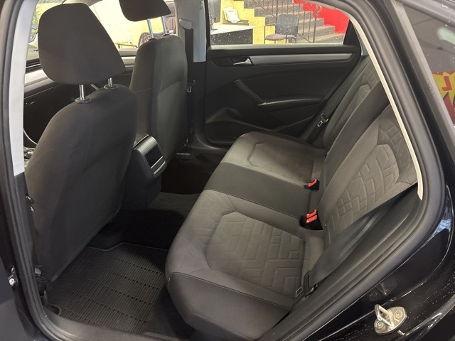 2020 Volkswagen Passat 2.0T S photo 2