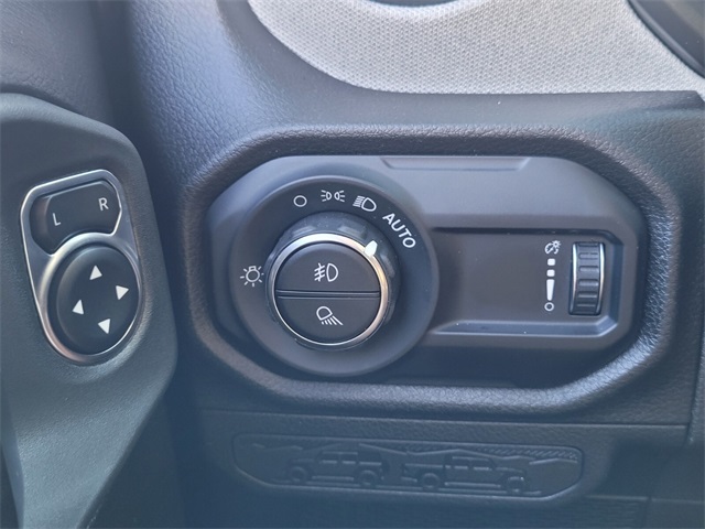 2025 Jeep Gladiator Willys photo 14