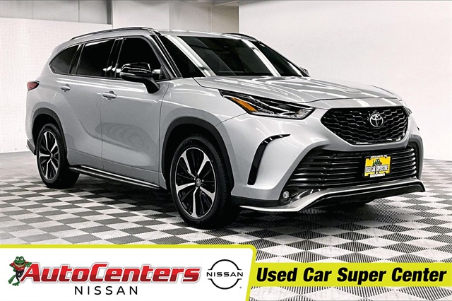 2022 Toyota Highlander XSE's photo