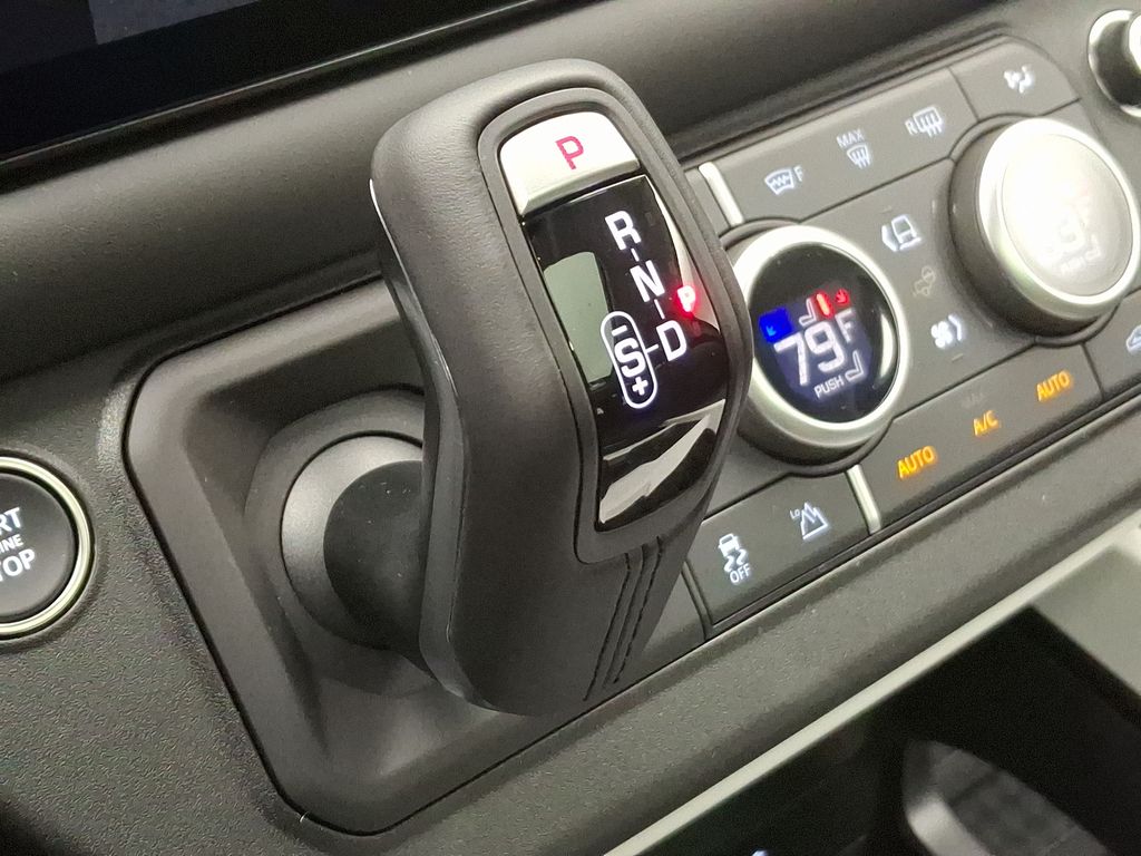 2025 Land Rover Defender 110 S photo 9