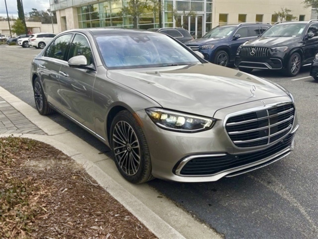 2024 Mercedes Benz S 580e 4MATIC photo 3