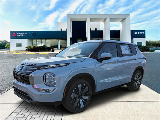 2025 Mitsubishi Outlander SE's photo