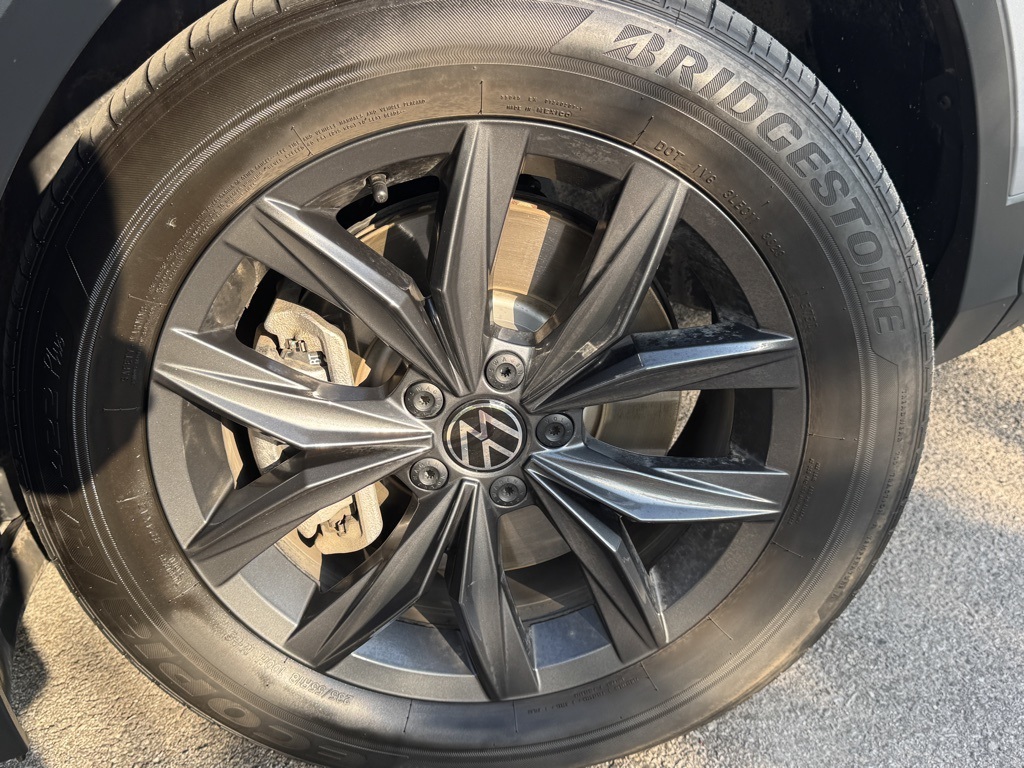 2024 Volkswagen Tiguan SE Wolfsburg Edition photo 6
