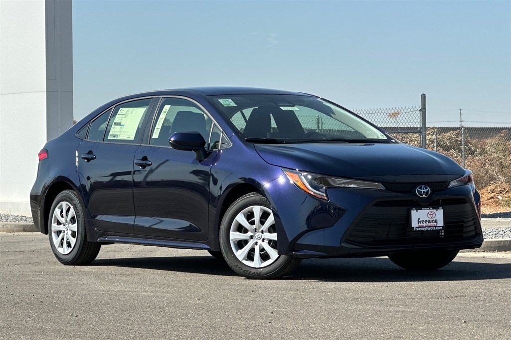 2025 Toyota Corolla LE photo 2