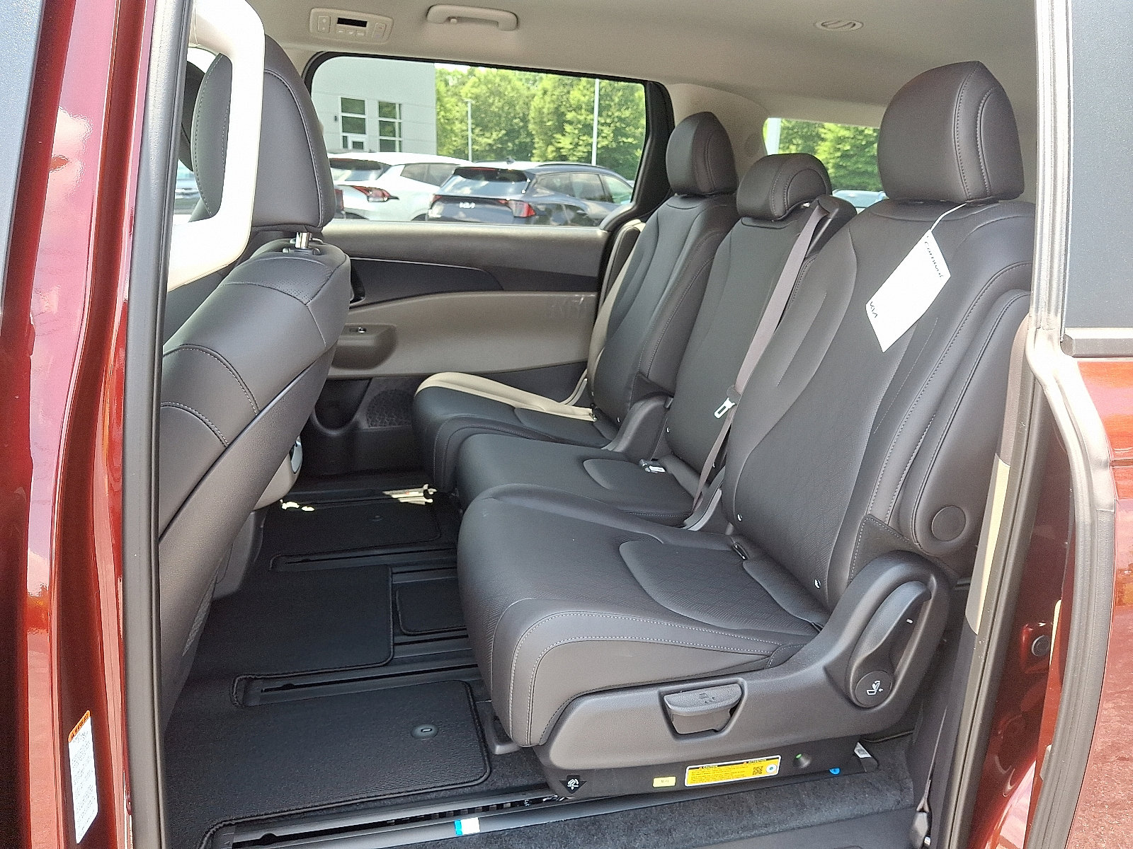 2026 Kia Carnival LXS photo 2