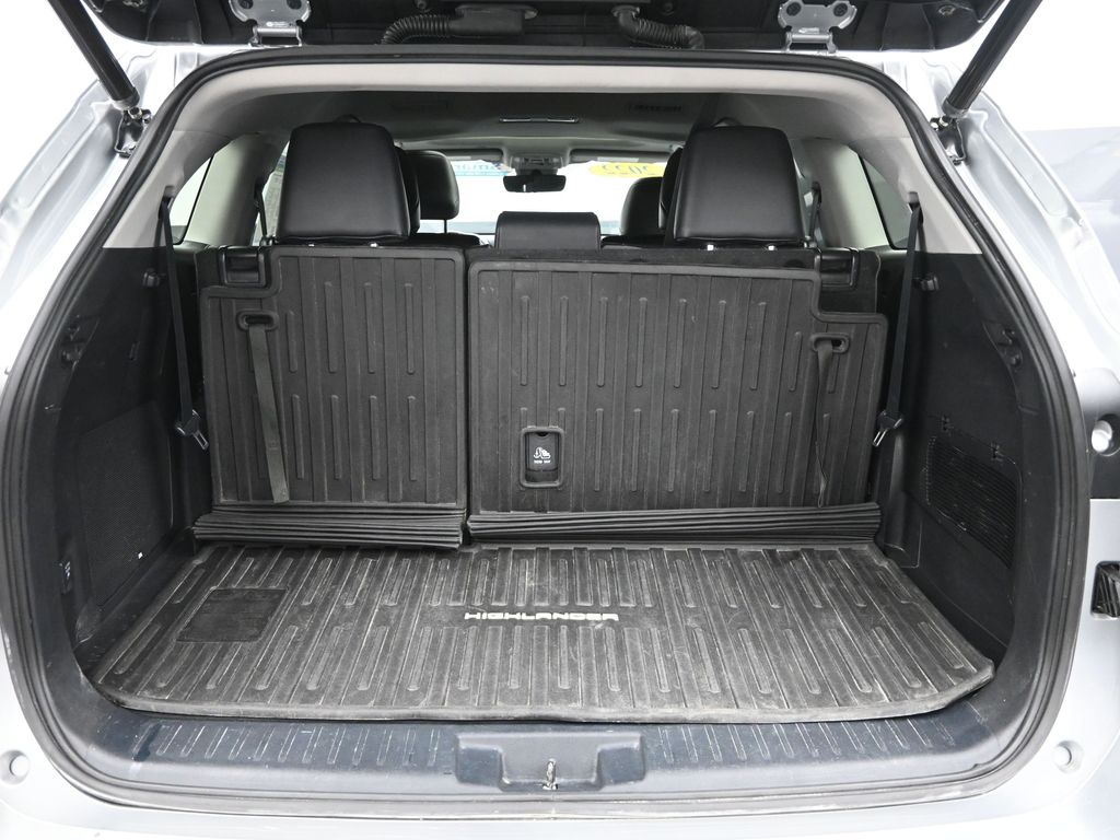 2022 Toyota Highlander Hybrid Limited photo 8