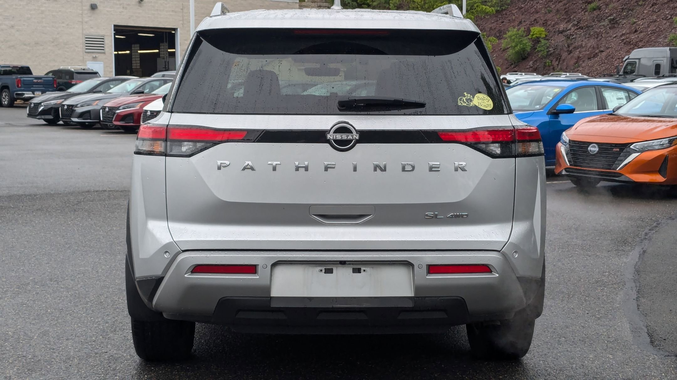 2024 Nissan Pathfinder SL photo 4