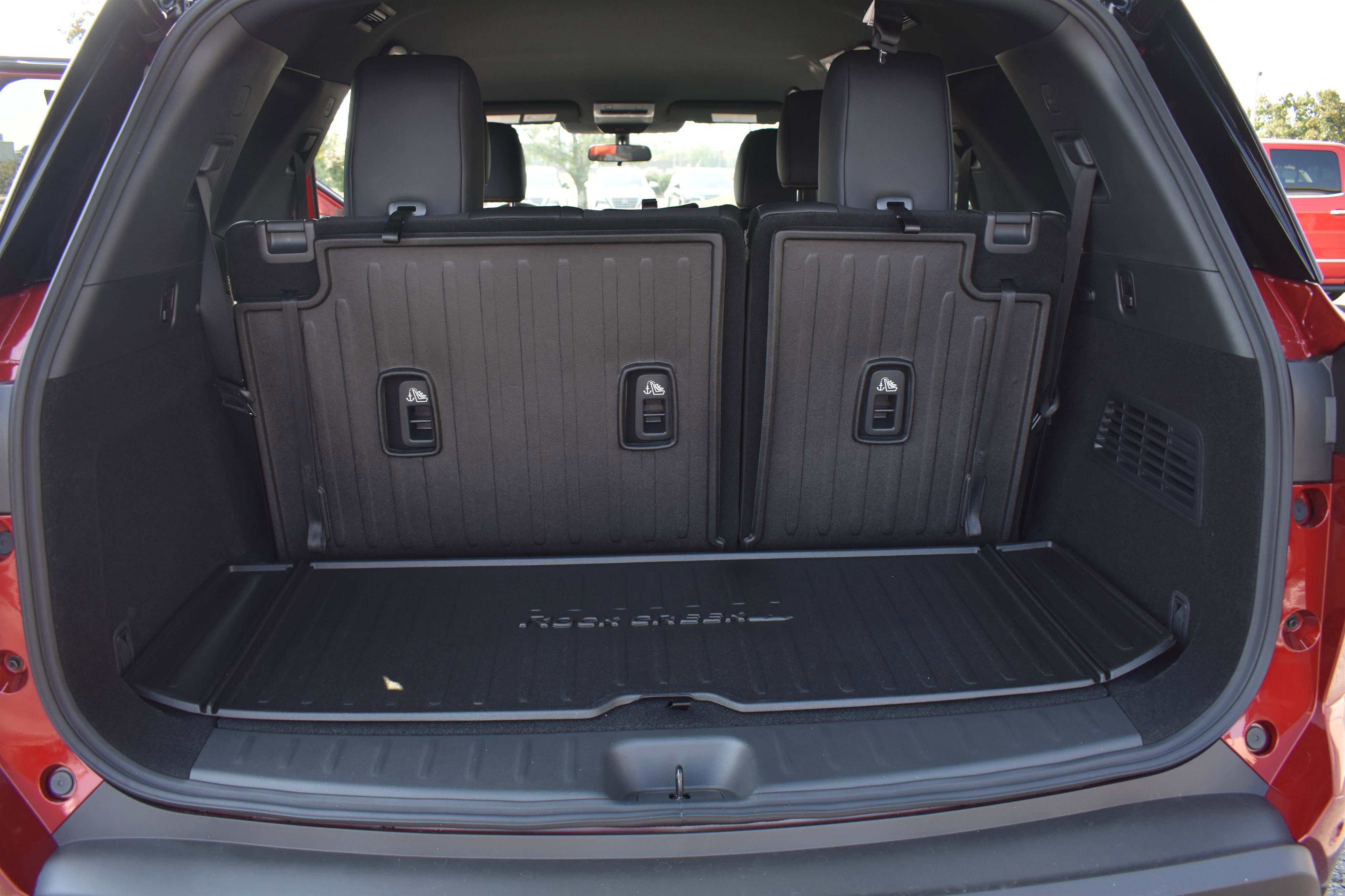 2025 Nissan Pathfinder SV photo 7