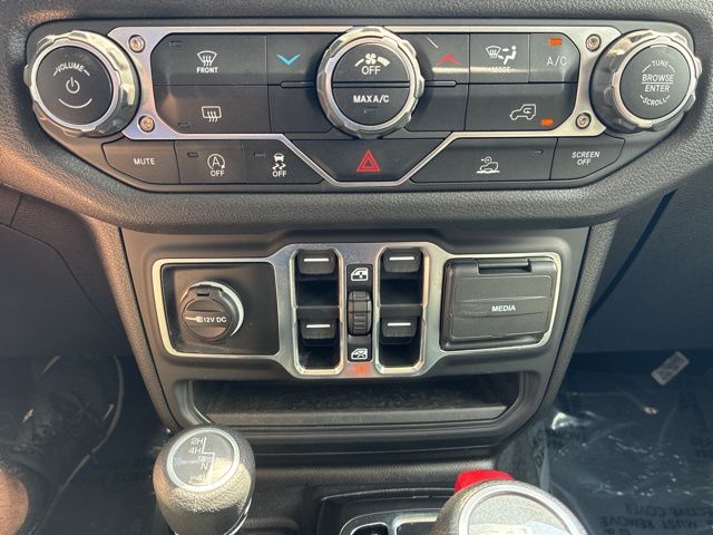 2025 Jeep Gladiator photo 37