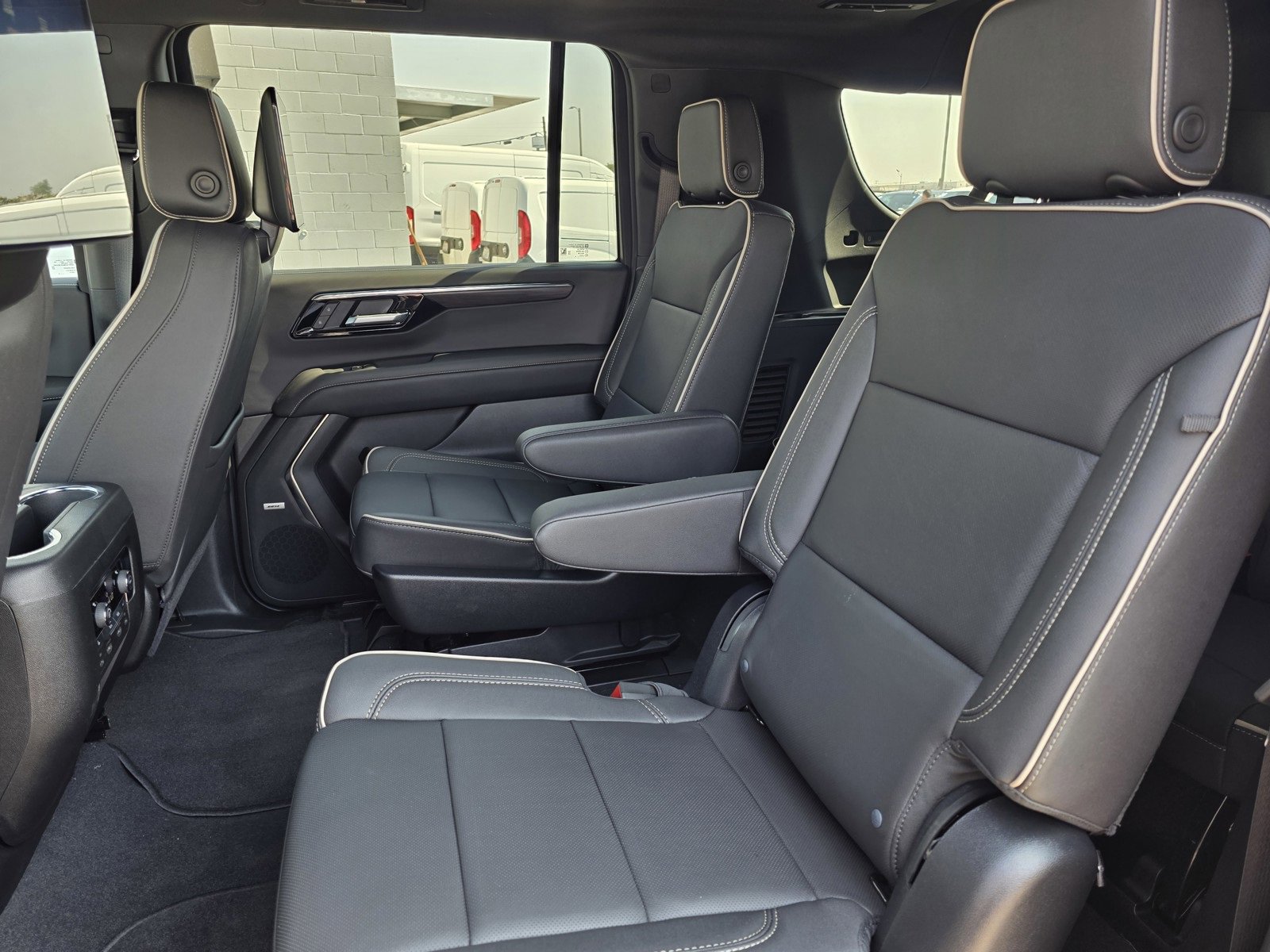 2025 Chevrolet Suburban Premier photo 14