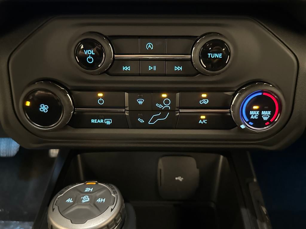 2025 Ford Bronco Base photo 20