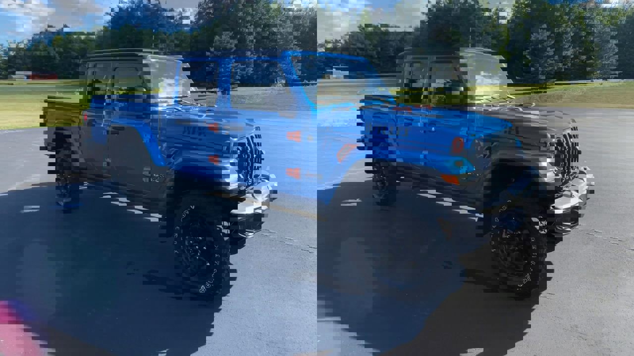 2022 Jeep Gladiator Willys photo 2