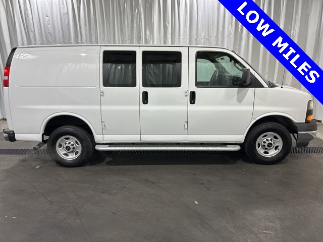 2023 Gmc Savana Cargo 2500 photo 2