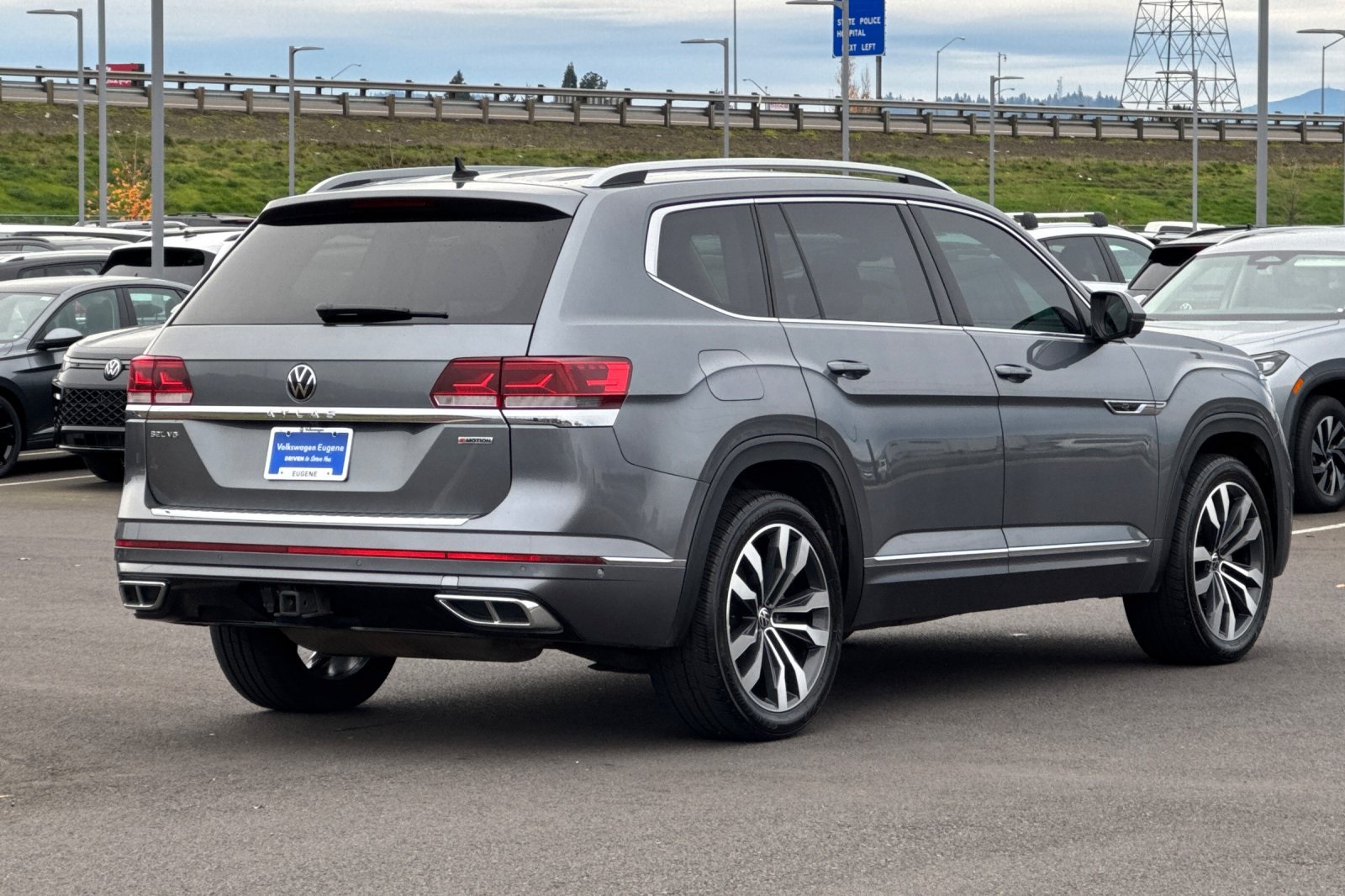 2022 Volkswagen Atlas V6 SEL Premium R-Line photo 3