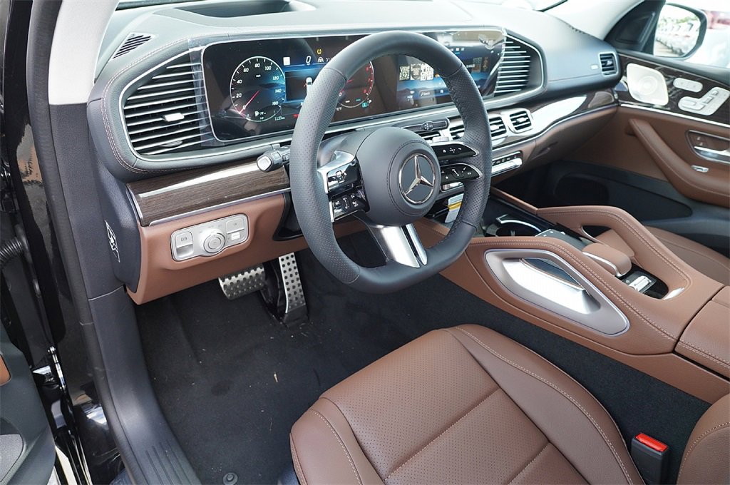2025 Mercedes Benz GLS 450 4MATIC photo 6