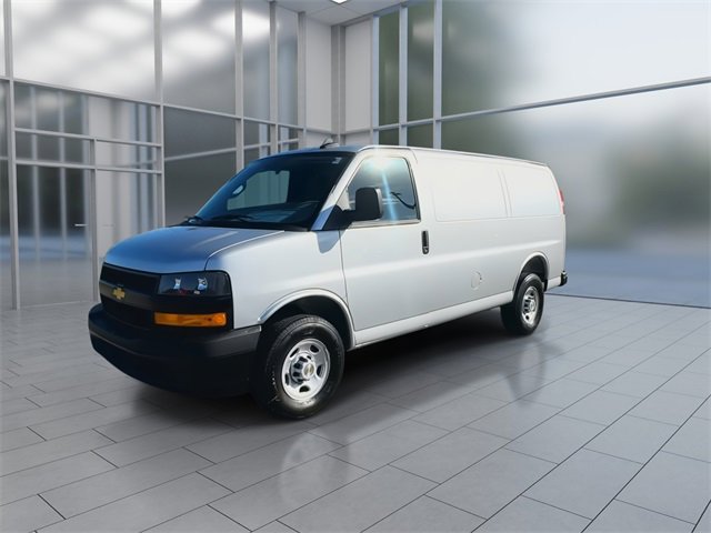 2025 Chevrolet Express Cargo 3500 photo 4