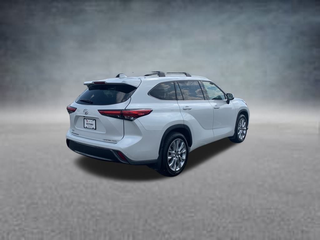2022 Toyota Highlander Limited photo 4