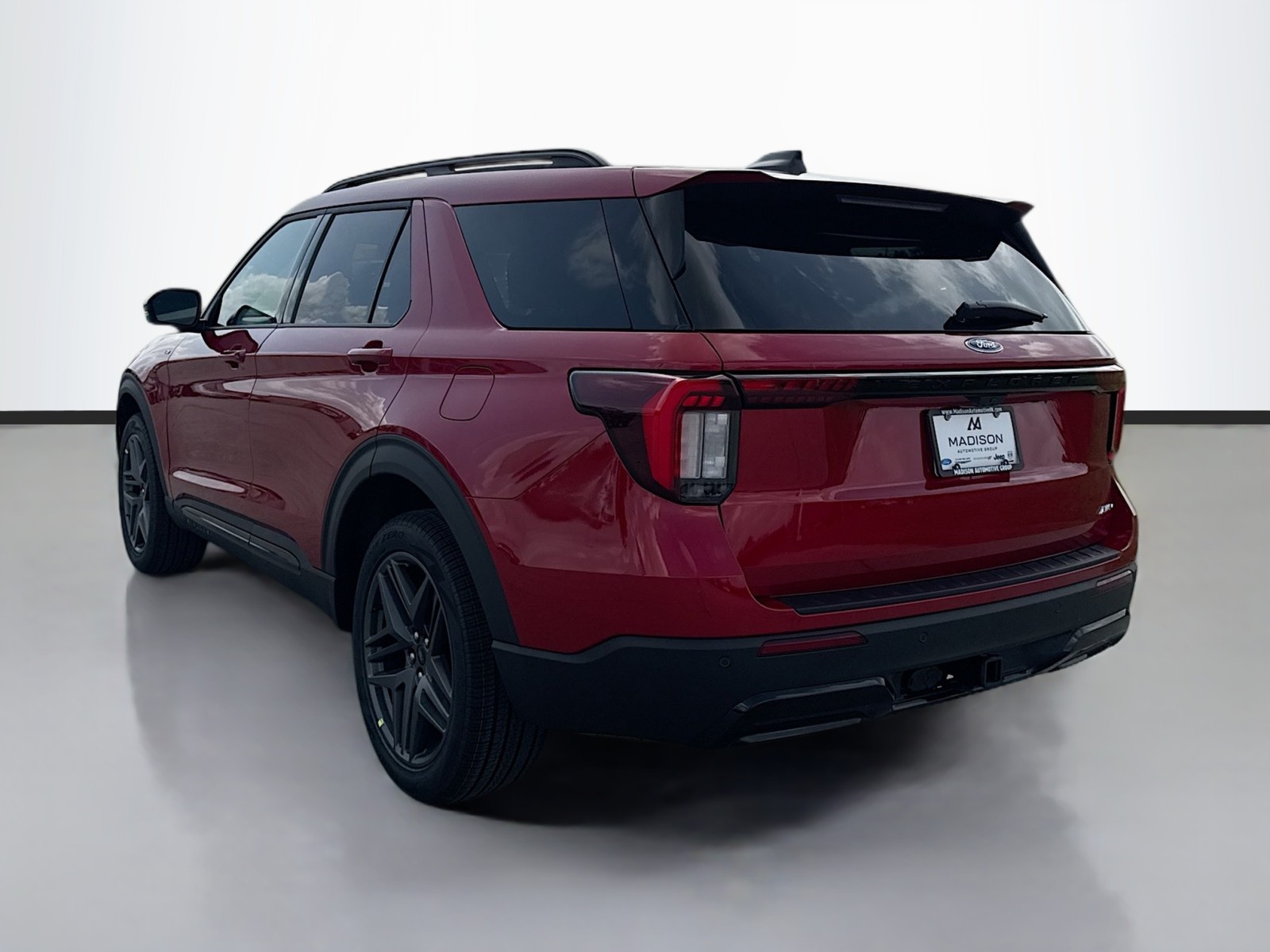 2025 Ford Explorer ST-Line photo 7