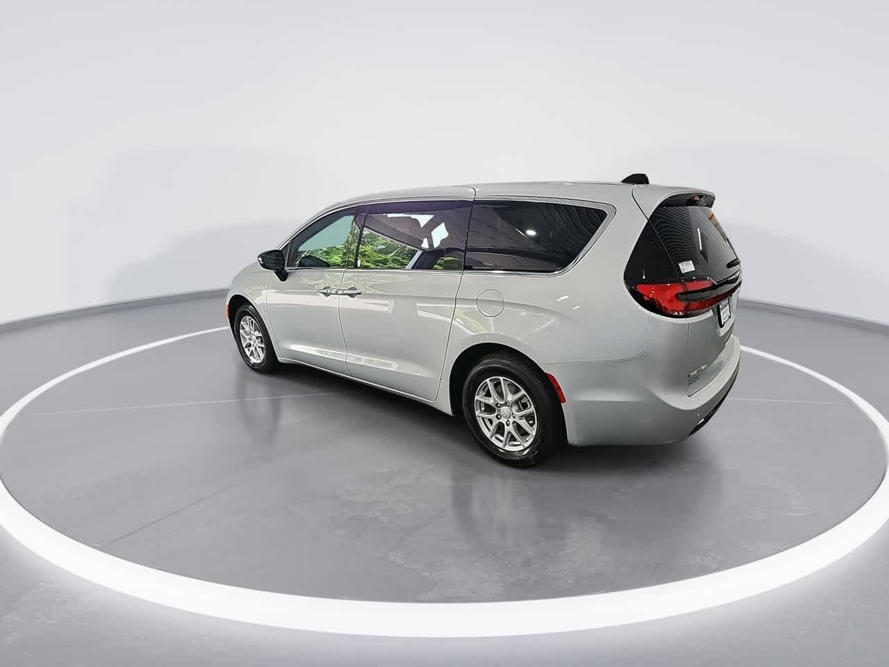 2026 Chrysler Pacifica photo 6