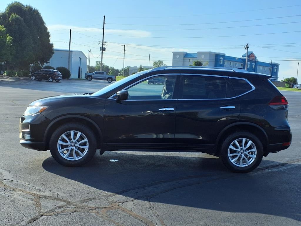 2018 Nissan Rogue SV photo 11