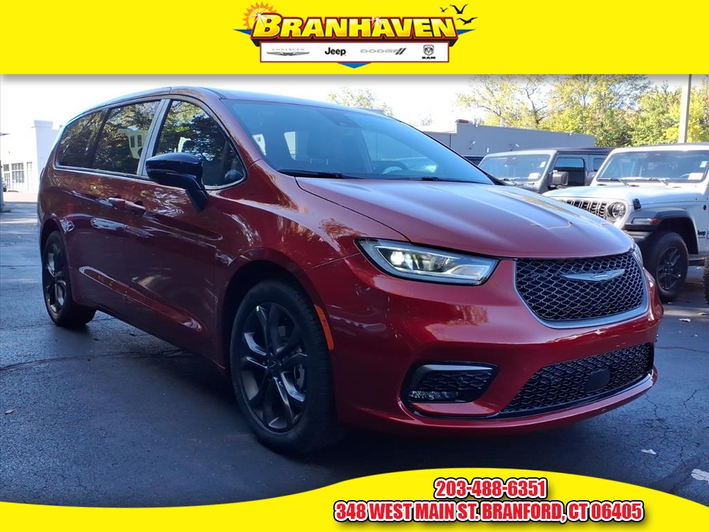 2026 Chrysler Pacifica Select's photo