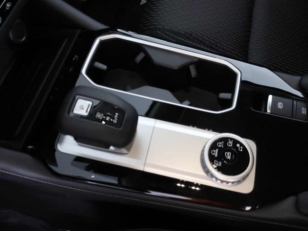 2025 Mitsubishi Outlander ES photo 44
