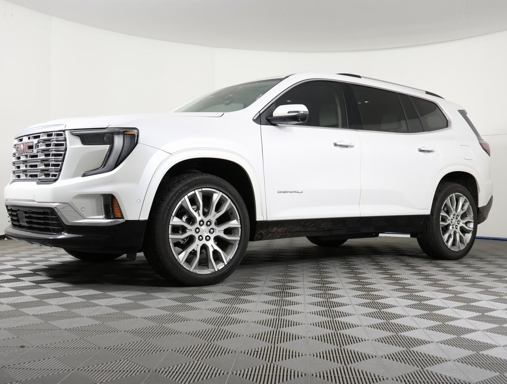 2024 GMC Acadia Denali's photo