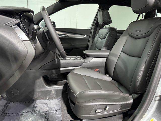 2025 Cadillac XT6 Luxury photo 3
