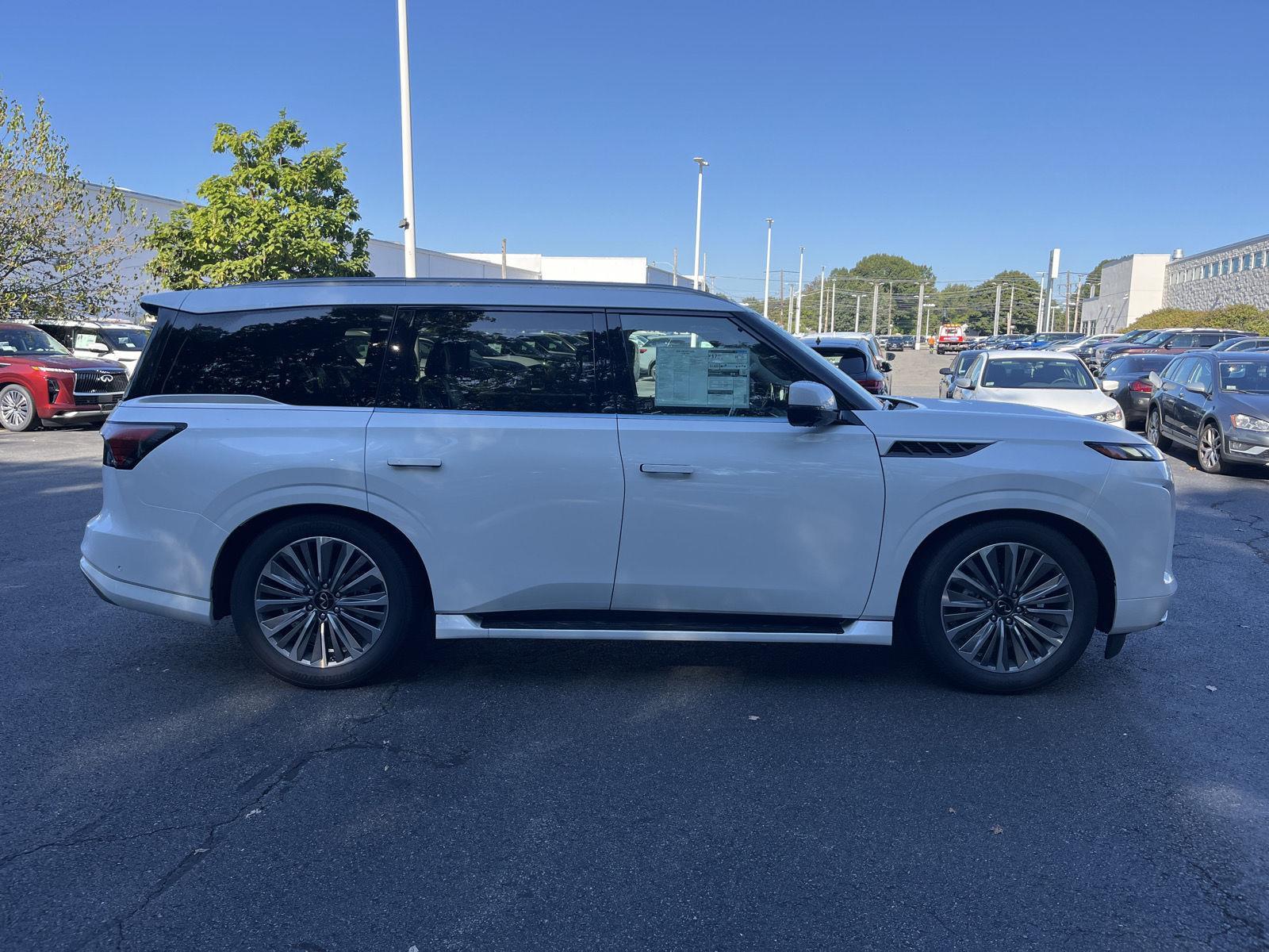 2026 Infiniti QX80 Luxe photo 2