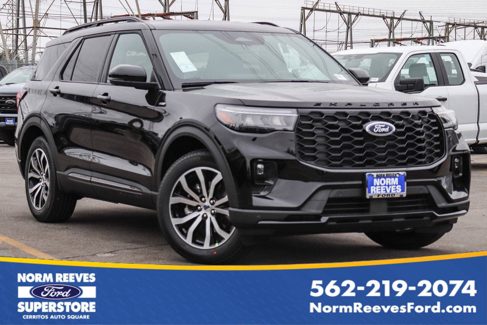 2025 Ford Explorer ST-LINE's photo