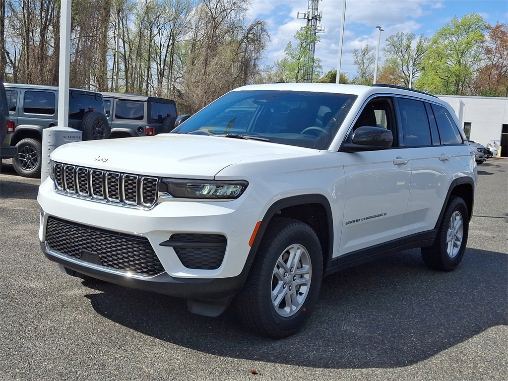 2025 Jeep Grand Cherokee Laredo photo 3