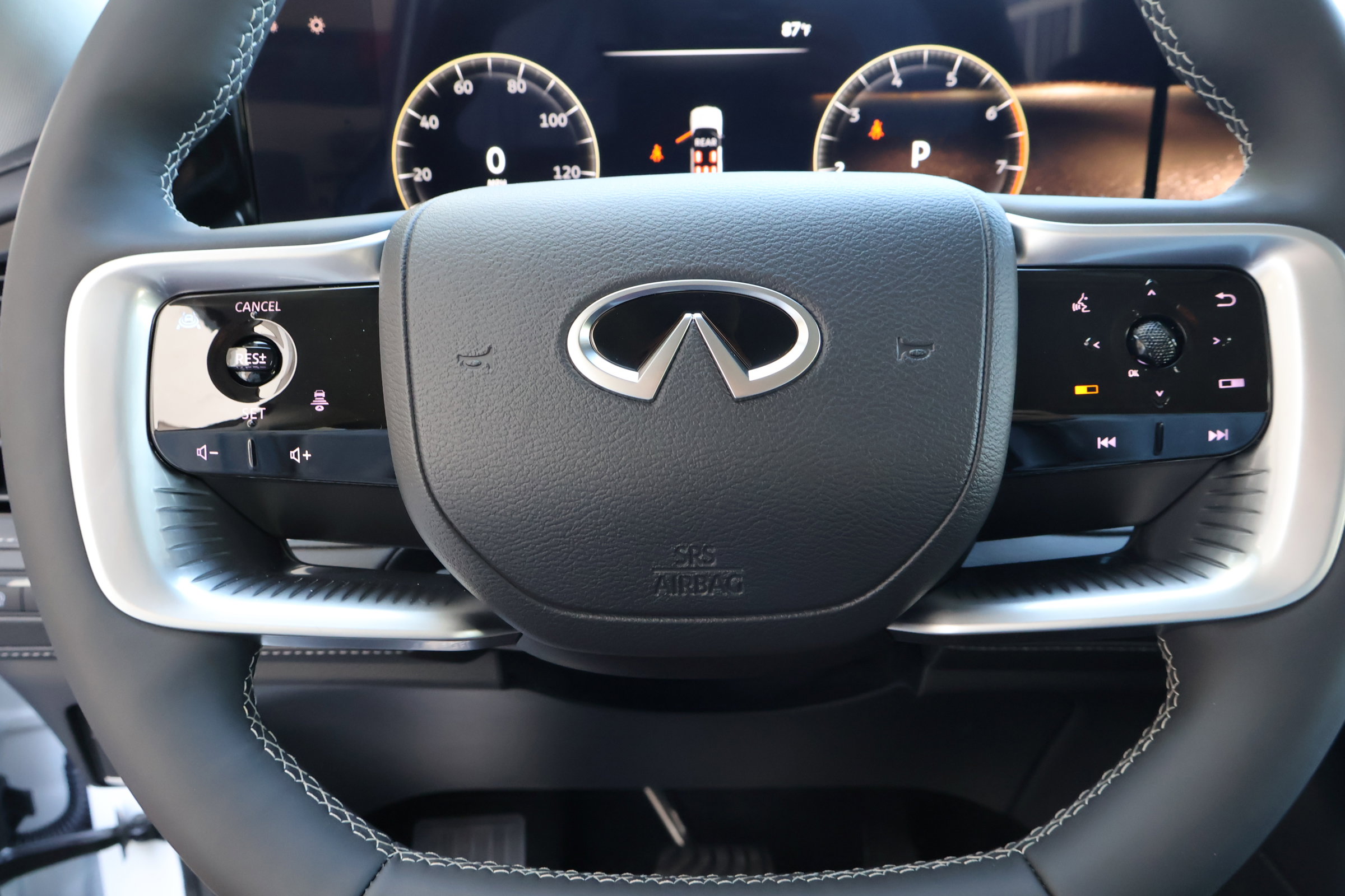 2026 Infiniti QX80 Luxe photo 22