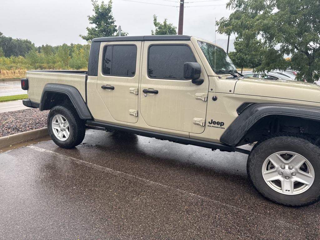 2020 Jeep Gladiator Sport photo 2