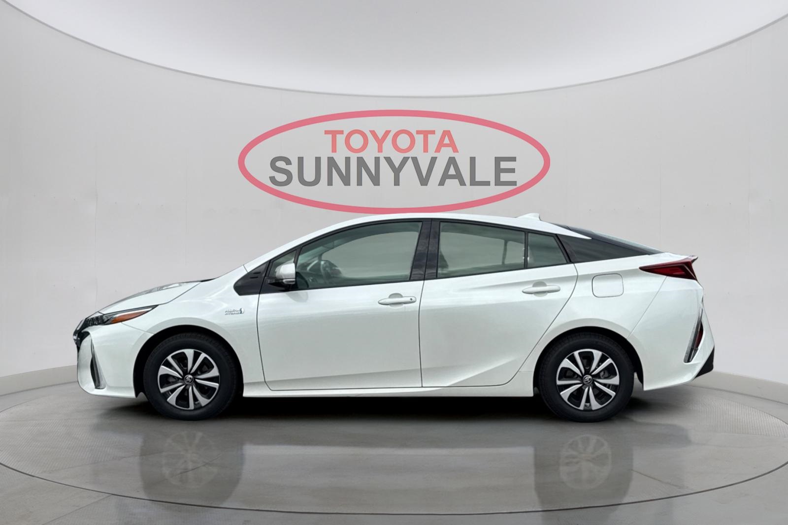 2017 Toyota Prius Prime Plus photo 5