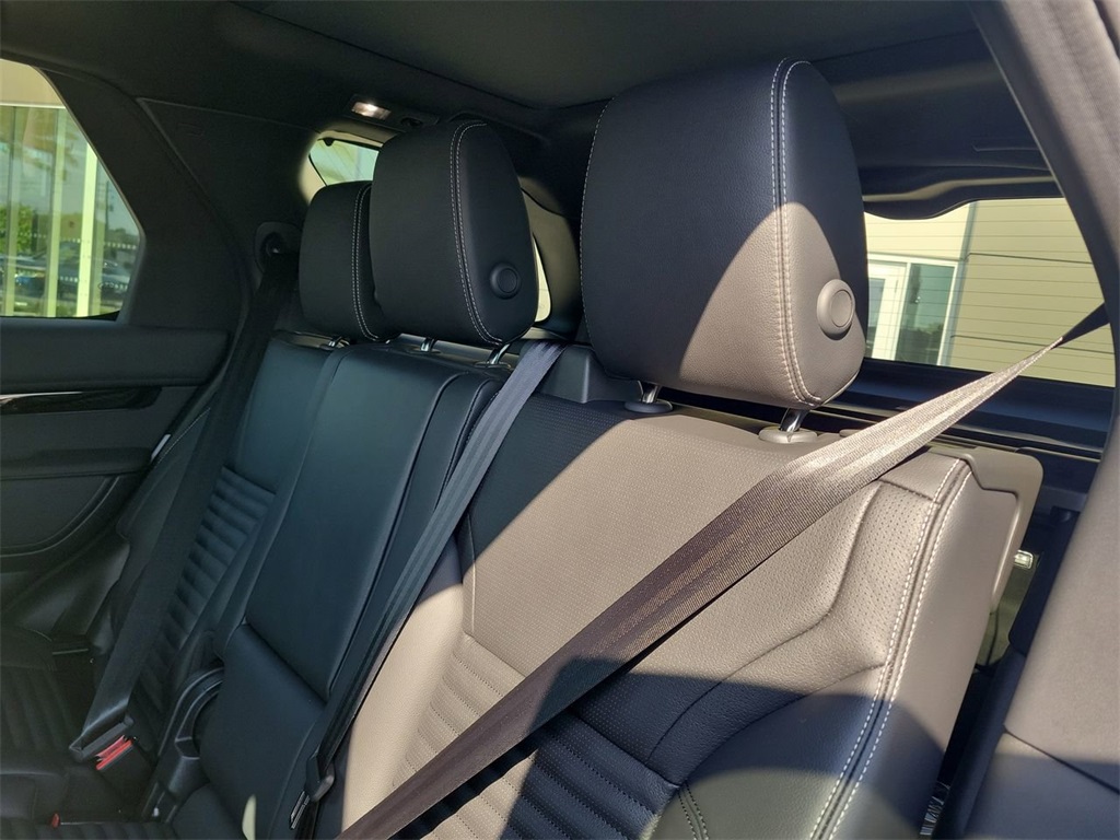 2025 Land Rover Discovery S photo 13